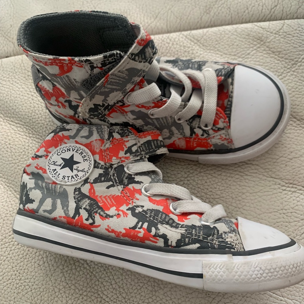 Converse Kids High-Tops - Red, Black, Gray Camo